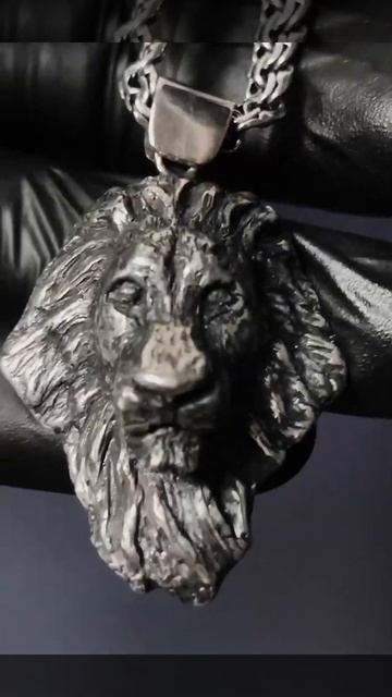 Подвеска Лев