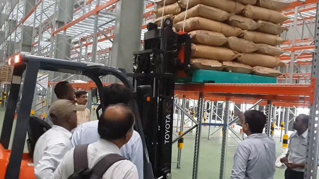 PLASTIC PALLET TRIAL ON RACK смотреть онлайн