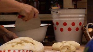 Kənd Həyatı. Baking Chicken Legs in a Dough Bags