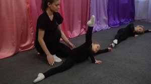 Махи в стороны