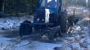 Намораживаем зимник для вывозки леса.