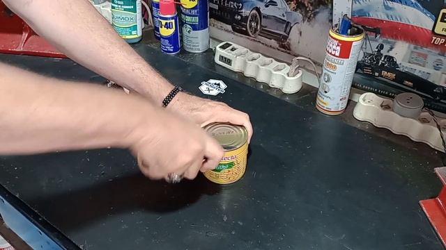 Victorinox Forester de 111mm Usando o Abridor de Latas смотреть онлайн