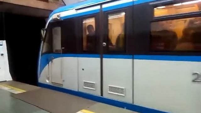 |•~Отправления 81-7022/81-7021 со станции (Дружбы Народов)~•| смотреть онлайн