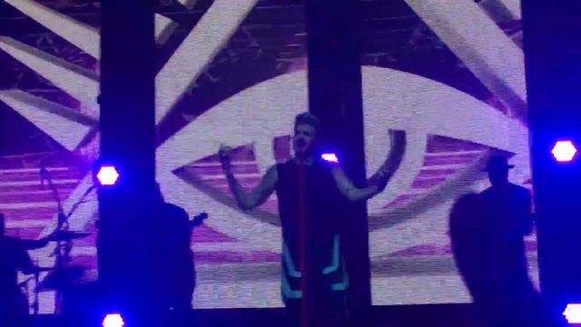 Adam Lambert -Runnin' live Munich смотреть онлайн