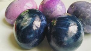 Яйца на Пасху в каркаде: три разных цвета в одном отваре