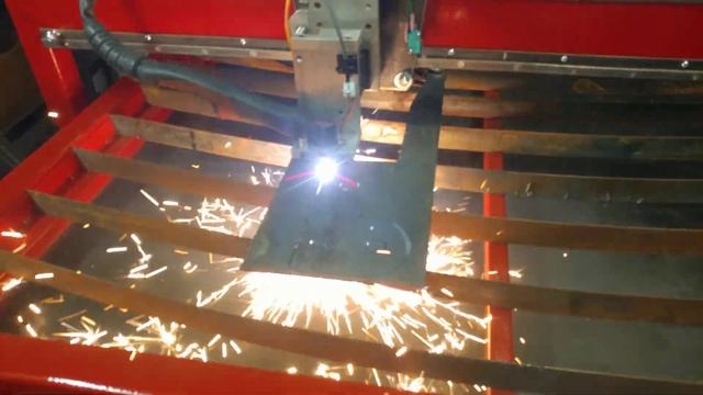 Mach 3 CNC plasma table. Painted and cutting. смотреть онлайн