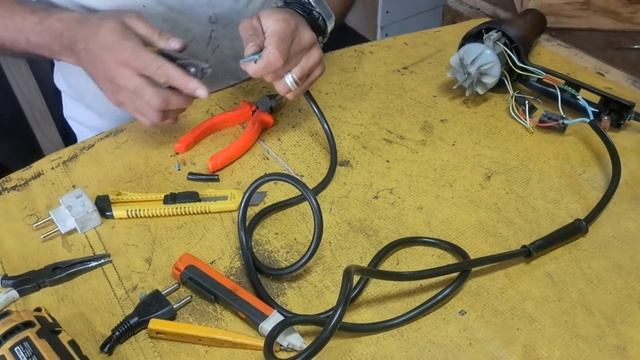 Secador de cabelo Taiff parou de funcionar...vejam só o defeito!!! смотреть онлайн
