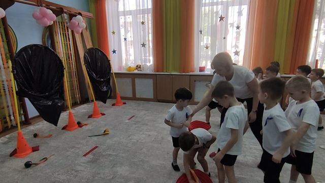 "комета летит чёрную дыру" игра для дошкольников.mp4 смотреть онлайн