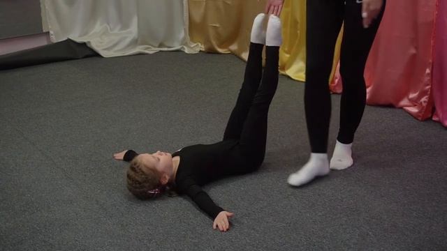 Махи в поперечном шпагате смотреть онлайн