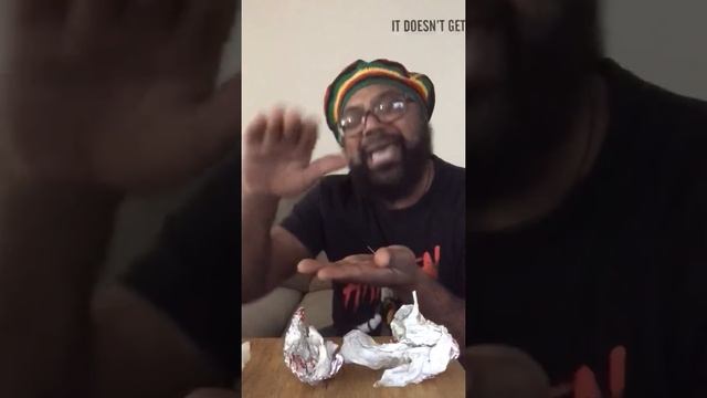 Vloggers be like...(Bojangles Fish sandwich review) смотреть онлайн