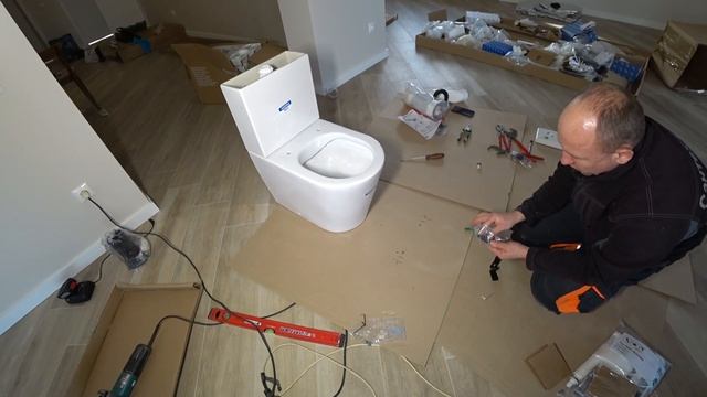 Установка и сборка напольного унитаза фирмы Roca. смотреть онлайн