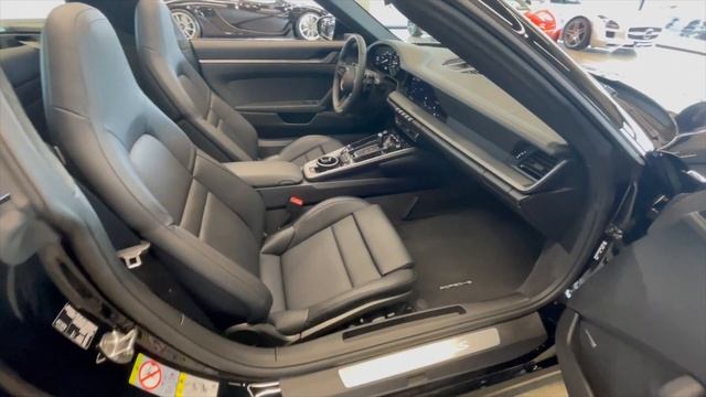 Porsche 911 (992) Targa 4S in schwarz смотреть онлайн
