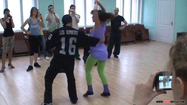 Salsa video: Francisco Vazquez & Marta Khanna - Salsa trick смотреть онлайн