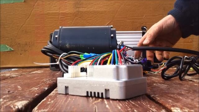 Brushless DC Motor with a Sinewave Motor Controller смотреть онлайн
