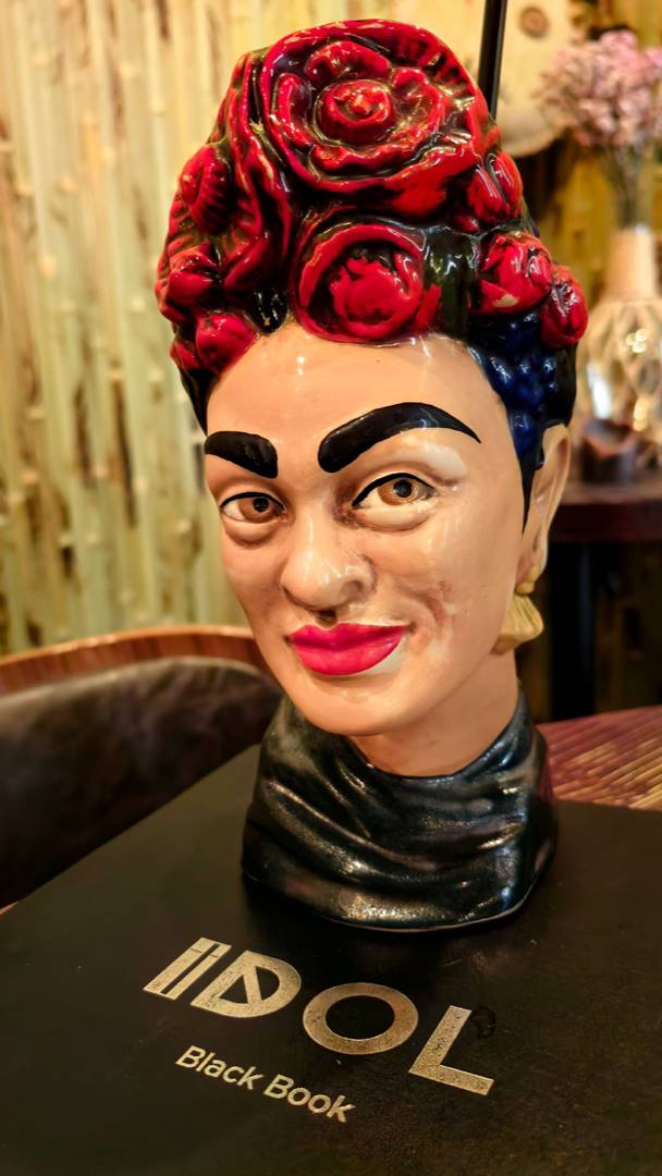 Тики-бар IDOL в историческом центре Самары