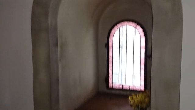 Городок без атрибутов городка в полях  Тосканы ( середина Италии), но с гоночным полигоном Муджелло