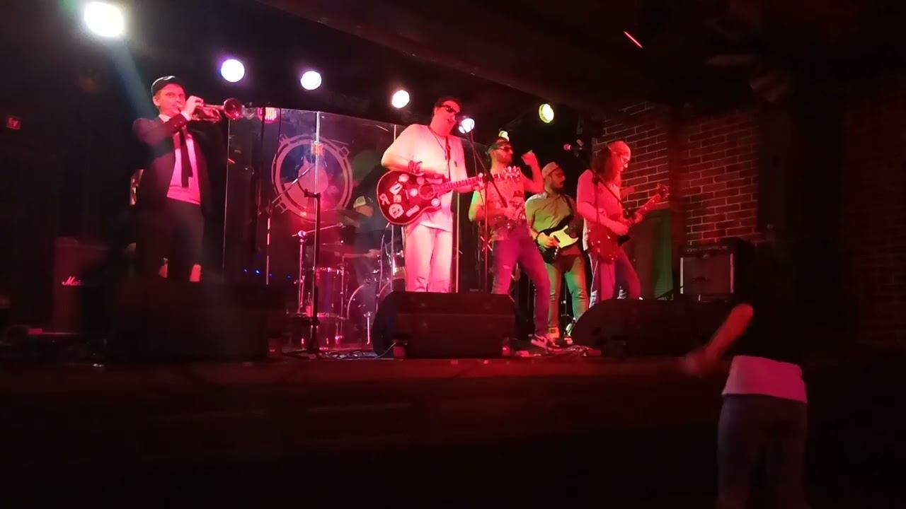 Doodle - Бирочка (Live in RockBar 28.04.23) смотреть онлайн