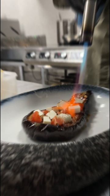 Баклажан с томатами и сыром Фета