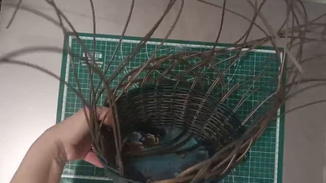 Как я из корзинки сделала курочку прутком на донышке.
Это не МК!!; Просто рассказ как я ее сплела смотреть онлайн