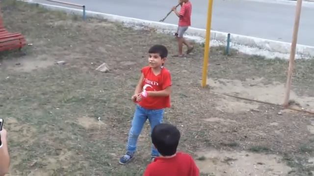 ДАГЕСТАН МАЛЫШНЯ БАЗАРИТ НА КУЛАКАХ!!!!!!!!! смотреть онлайн
