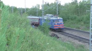 Синий локомотив ВЛ60-1908 на Транссибе летом в Сибири | Железная дорога