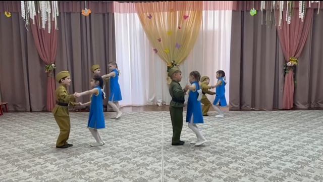 Вальс победы. Исполняют дети старшей группы