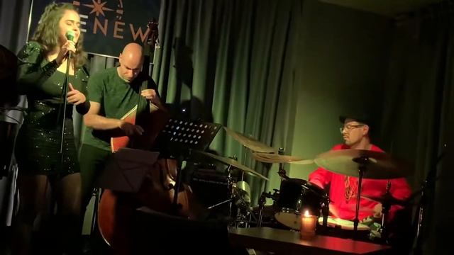 Rogério Pitomba Quarteto, Moments And I Love Her смотреть онлайн