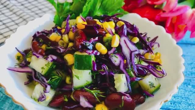 Салат из красной капусты.Простой,но очень вкусный !