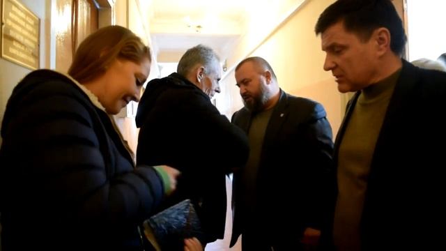 Северодонецкие депутаты поддержали одинокую маму-погорельца смотреть онлайн