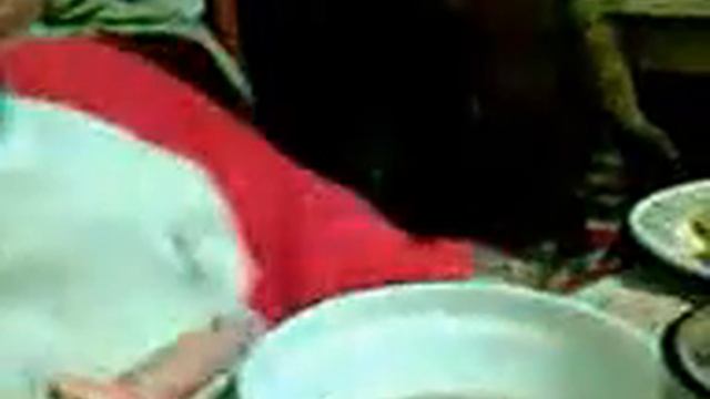 Вот так доця пьет горячее какао. смотреть онлайн