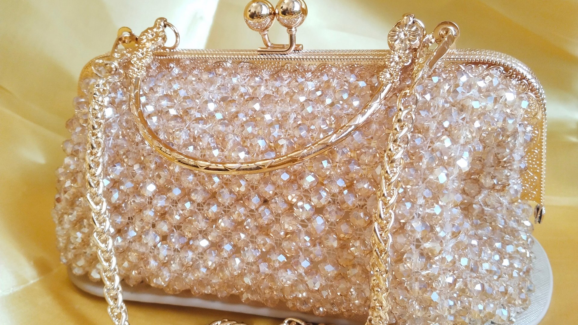 Обзор//Сумка из хрустальных бусин на фермуаре 👛