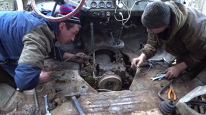 Спасение УАЗа из "таежного плена".Ломаем рабочее, чтобы починить сломанное. Случайные находки.