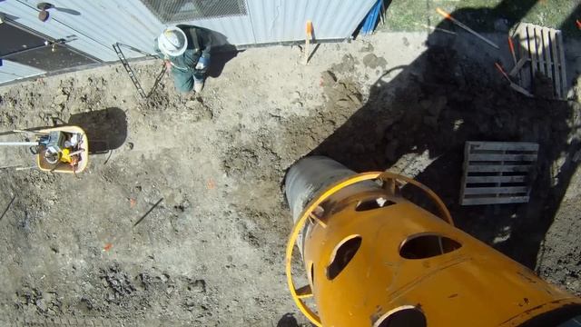 Liebherr LB 24 and LB 28 installing seacant pile wall using segmental casing смотреть онлайн
