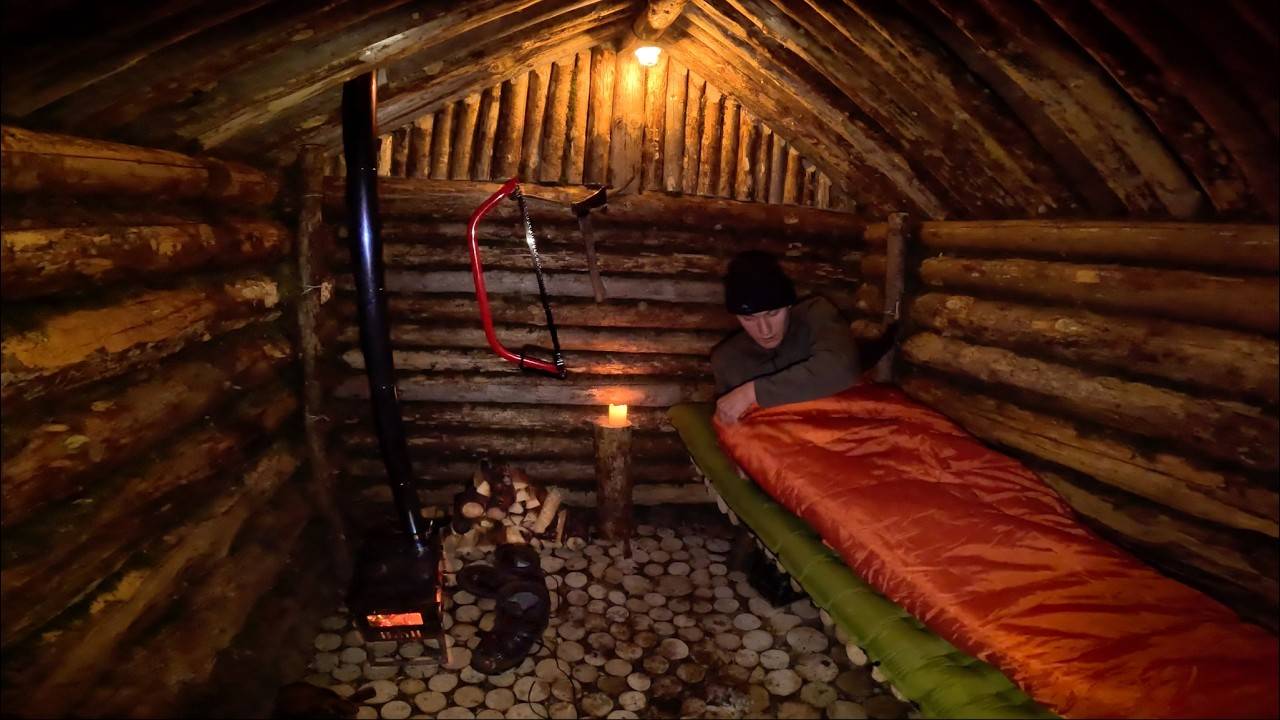 Зимний кемпинг в портативном домике для выживания | Ночевка в одиночестве в снегопад смотреть онлайн