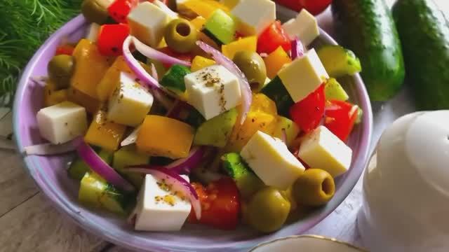 ЛЁГКИЙ САЛАТ ЗА 5 МИНУТ! ПОЛЕЗНЫЙ ОВОЩНОЙ САЛАТ !