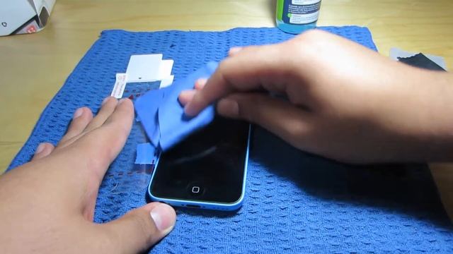 Installing a perfect screen protecter: Hinge Method смотреть онлайн