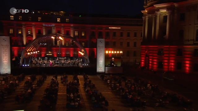 2020-09-16 Anne Sophie Mutter - Beethoven Romance für Violin und Orchester Nr.2 HD смотреть онлайн