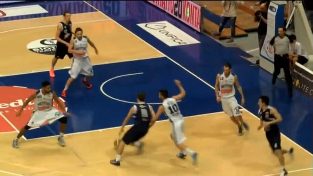 Spatti inchioda al PalaDozza смотреть онлайн