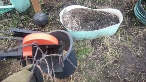 купил дробилку для веток , очень нужная штука