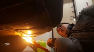 Как заменить передний противотуманный фонарь Ниссан кашкай J10