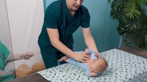 Как научить ребёнка переворачиваться