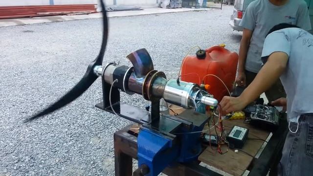 Small Turbo shaft swinging a large prop смотреть онлайн