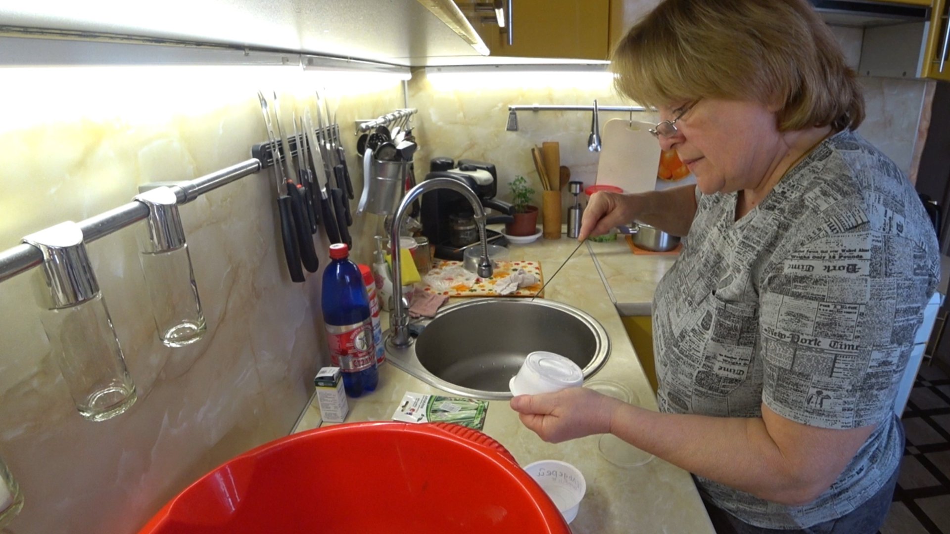 Надела на себя что нашла 🤣, замёрзла. Посадила последние семена. смотреть онлайн