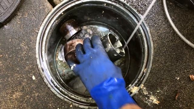 【閲覧注意&２画面】台所から流れた油がこんなに固まってとんでもない事に！高圧洗浄で詰まり解消！スッキリきれい！[排水管高圧洗浄][Drain Unblocking][Drain cleaning] смотреть онлайн