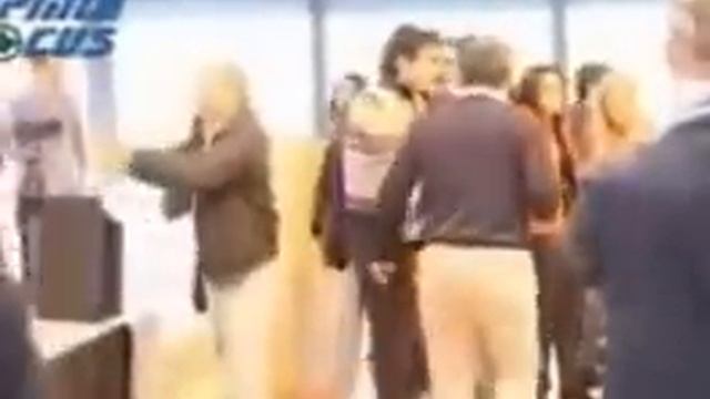 Rissa all'assemblea M5s...ah no, del Pd! смотреть онлайн
