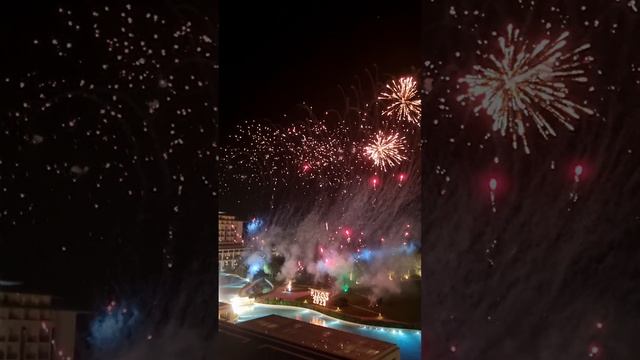 новогодний салют в Турецком премиум отеле