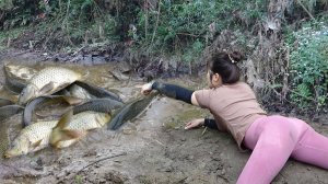 ЗАМАНИЛА РЫБУ в ЛУЖУ и КАК НАЧАЛА ЛОВИТЬ!