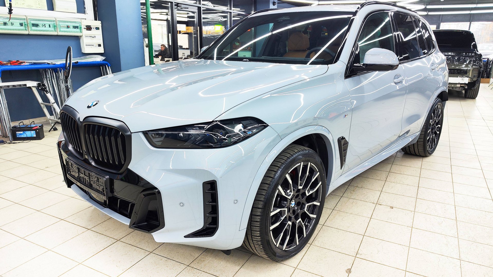 BMW X5 40d 2024 Brooklyn grau metallic — ПРИВЕЗЛИ ЭКСКЛЮЗИВ ПОД ЗАКАЗ! смотреть онлайн