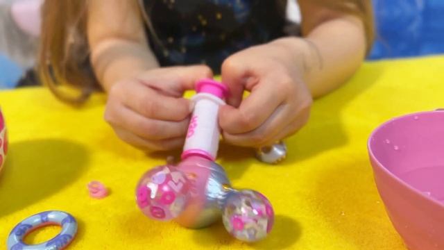 МиМи-Вики и распаковка кукол Лол. Куклы Лол игры с водой. MiMi-Viki смотреть онлайн