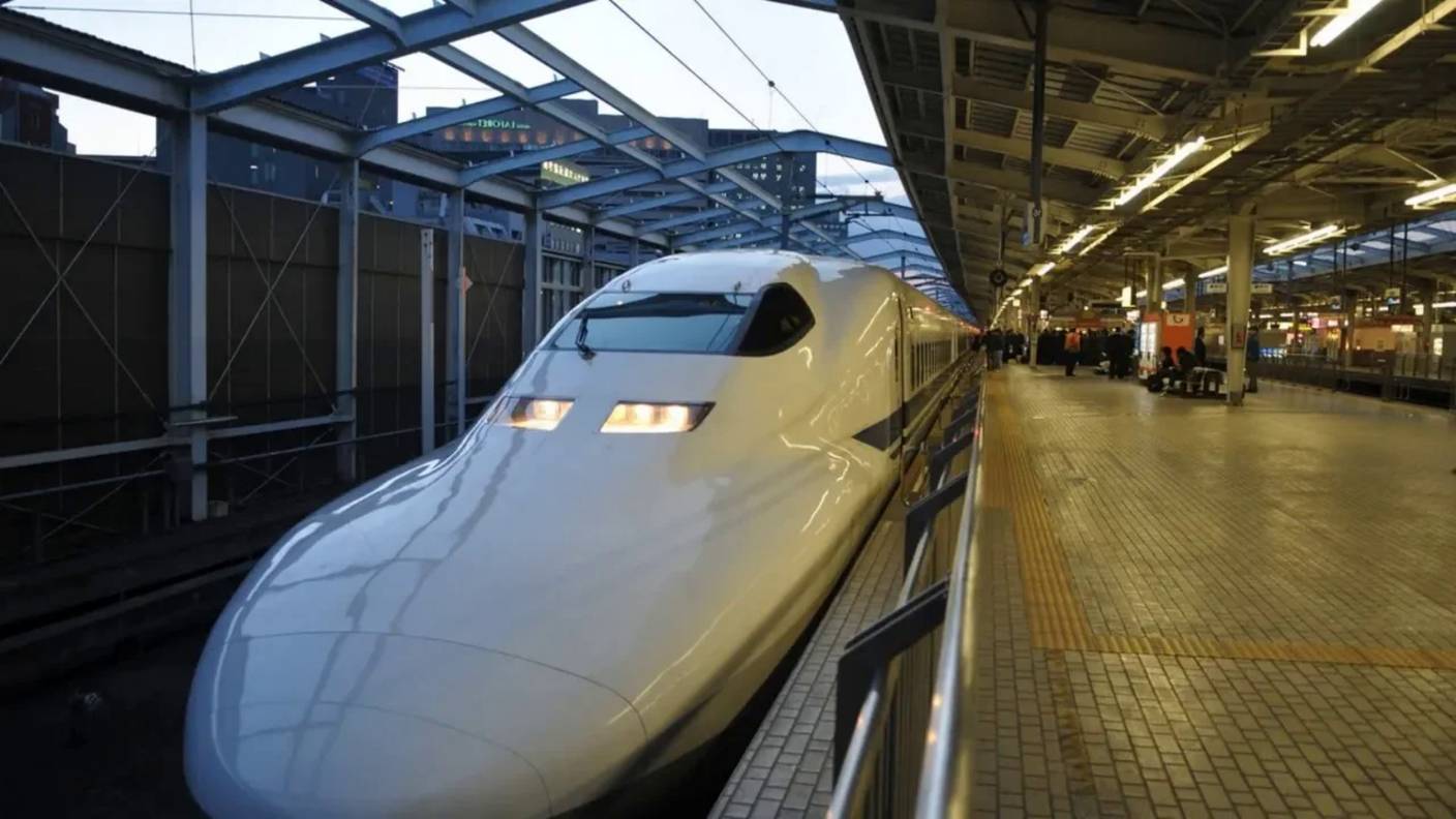 Этот поезд способен обогнать самолет! Самые быстрые поезда в мире смотреть онлайн